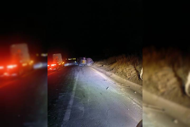 Vuelca pipa de Gas L.P. en la autopista Siglo XXI, no se reportan víctimas