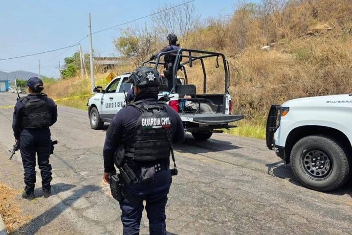 Vehículo desconocido arrolla y mata a persona en aparente situación de calle