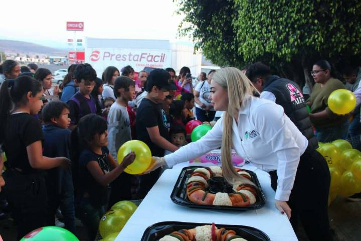 Un alma, un millón de sonrisas, llega con regalos y Rosca de Reyes a Misión del Valle