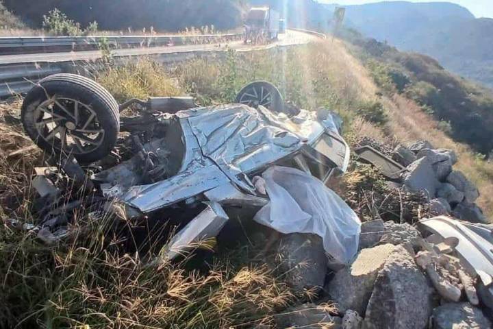 Choque entre auto y tractocamión deja un muerto y un lesionado en la autopista Pátzcuaro-Cuitzeo