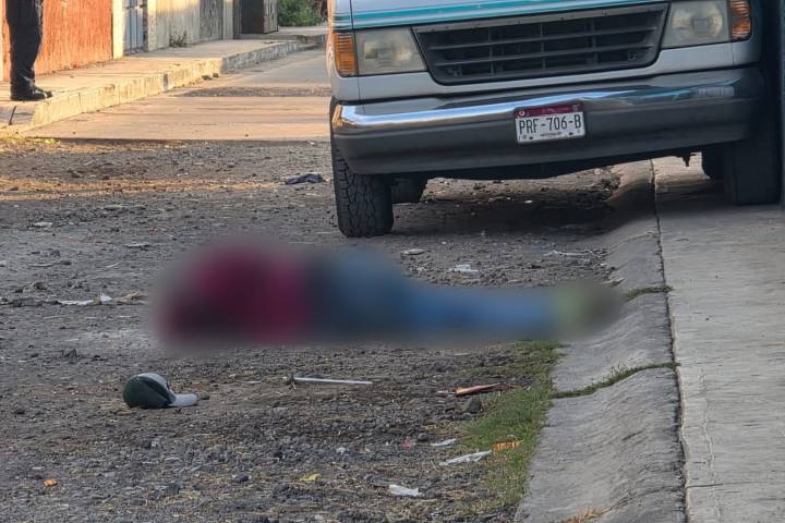 Padre e hijo son atacados a balazos en Zamora; el adulto murió