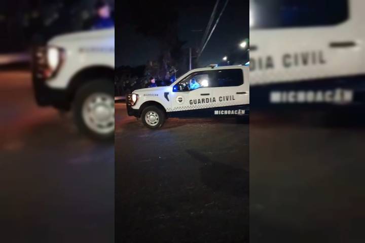 Ocurren 2 accidentes viales en Morelia: taxista lesionado y camioneta atorada