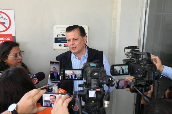 Denuncia penalmente Memo Valencia a Leonel Godoy