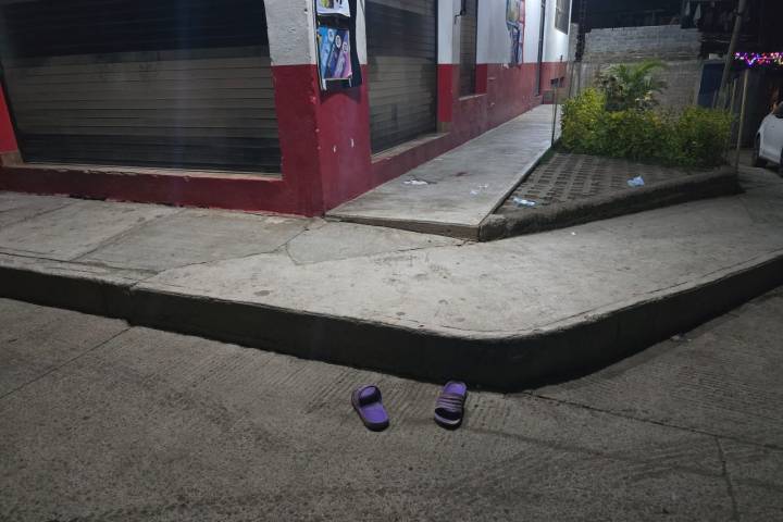 Adulto y adolescente son baleados en Tacámbaro