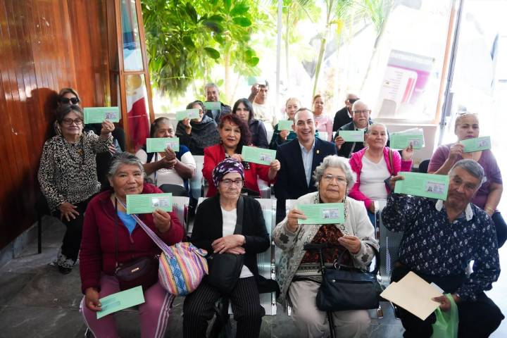 Adultos mayores de Morelia reciben visas del programa Reencuentro Familiar: Semigrante