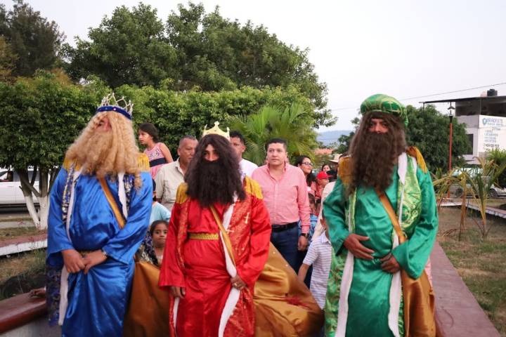Acompaña Vicente Gómez a los Reyes Magos en convivencias en el distrito XIX