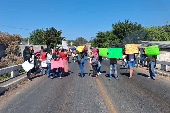 Bloquean acceso a Buenavista para denunciar desaparición de 6 personas