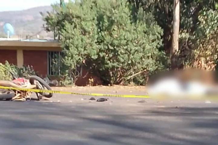 Motociclista muere tras choque contra camioneta en la Tiripetío-Acuitzio del Canje