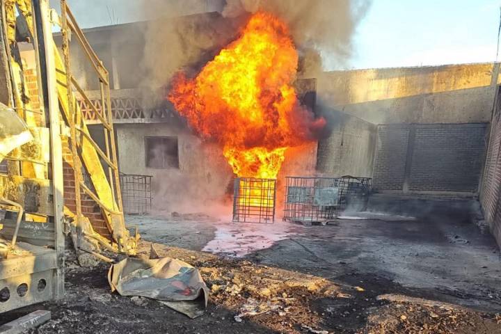 Explosión e incendio arrasan viviendas y vehículos en La Piedad; hay dos heridos graves