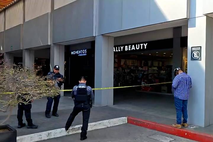 Delincuentes asaltan joyería y realizan disparos en la Plaza Ágora de Uruapan