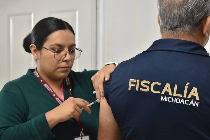 Realiza FGE jornada de vacunación preventiva para personal operativo