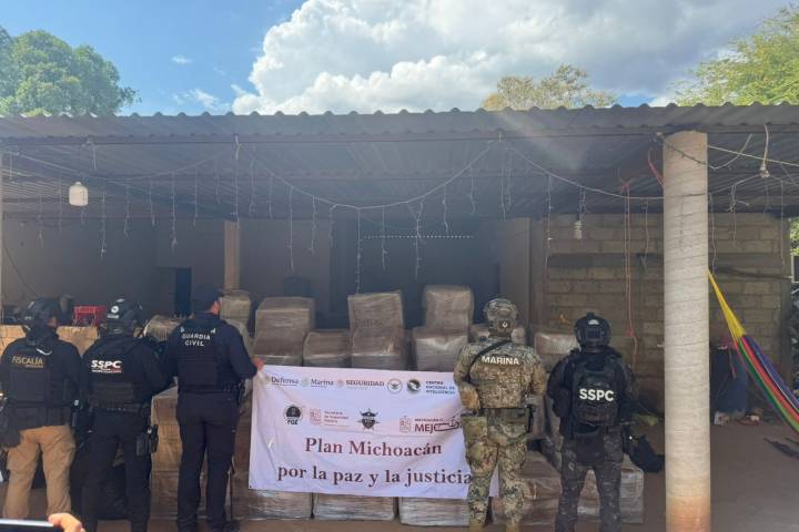 Cateos simultáneos en Huetamo derivan en detenciones y decomisos de alto impacto
