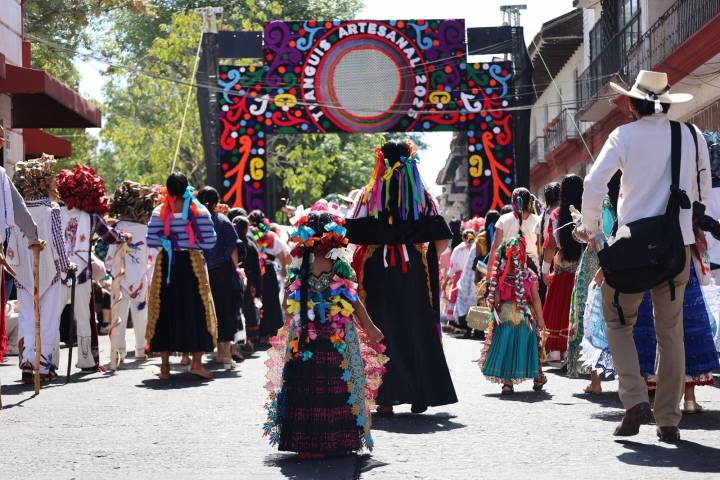 Nueva infraestructura impulsará experiencia turística del tianguis artesanal de Uruapan: Sectur