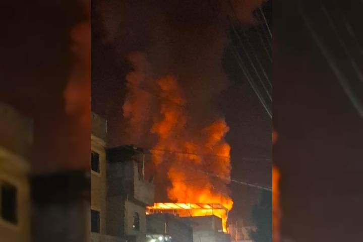 Se registra incendio en predio de la colonia Lomas del Punhuato, Morelia