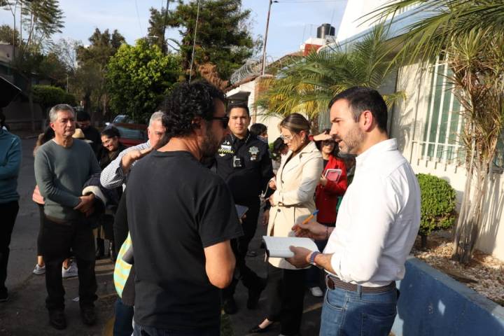 Yankel Benítez sostiene diálogo cercano con vecinos de Lomas de Vista Bella