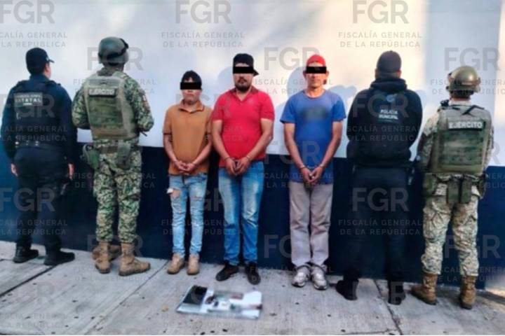 Por posesión de inhibidor de señal y arma, FGR obtiene vinculación a proceso contra tres personas en Pátzcuaro