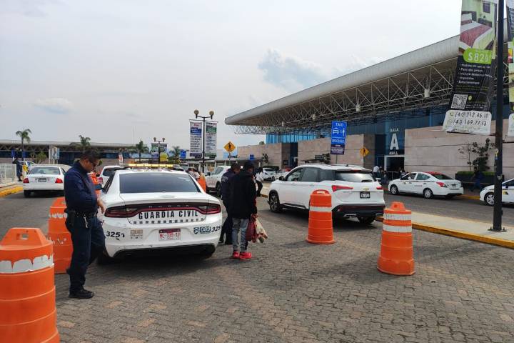 Guardia Civil auxilia a hombre desorientado en la carretera Morelia-Salamanca