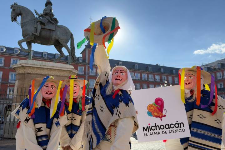 Danza de los viejitos cautiva España en Feria Internacional de Turismo