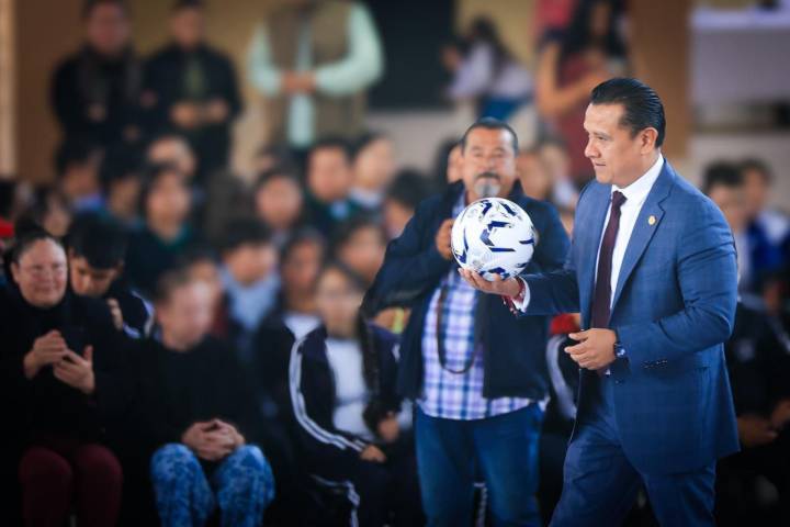 Realiza FGE foro preventivo en Huandacareo para promover el uso responsable de redes sociales