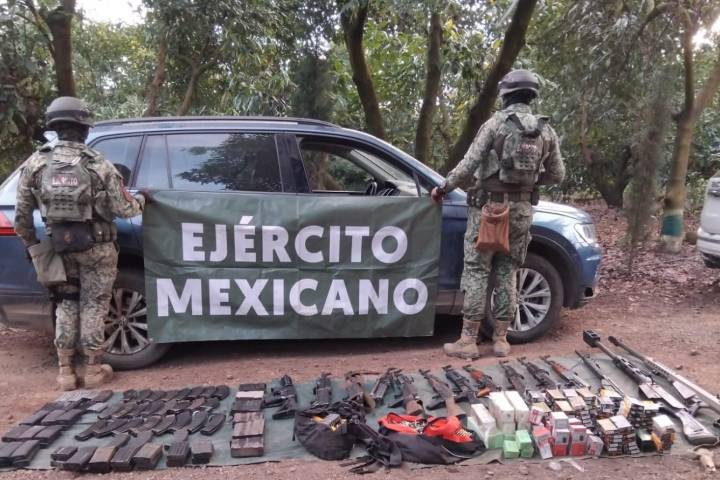 Aseguran fusiles calibre .50 mm y vehículos en operativo federal en Tocumbo
