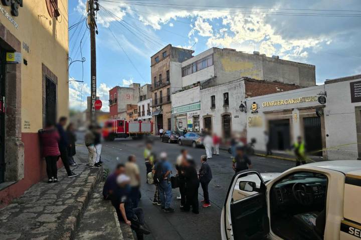 Familia en moto es atropellada por camión de pasajeros en el centro de Morelia; mujer fallece
