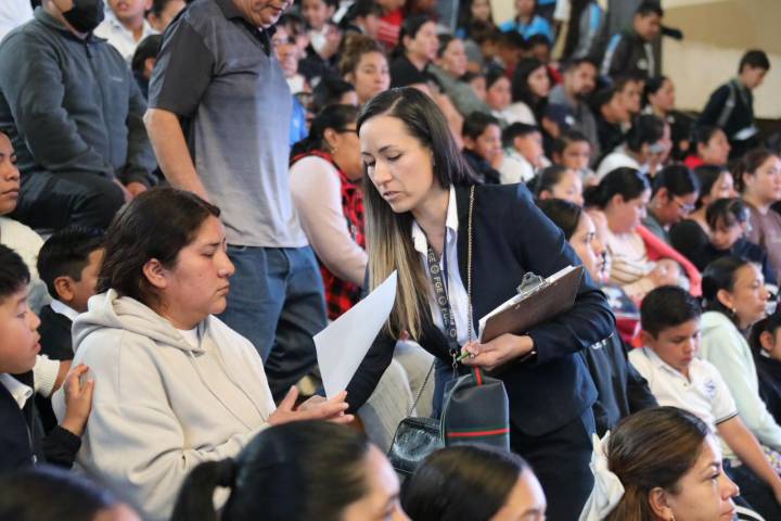 Más de mil estudiantes de Nuevo Parangaricutiro participan en foro de ciberseguridad impulsado por la FGE