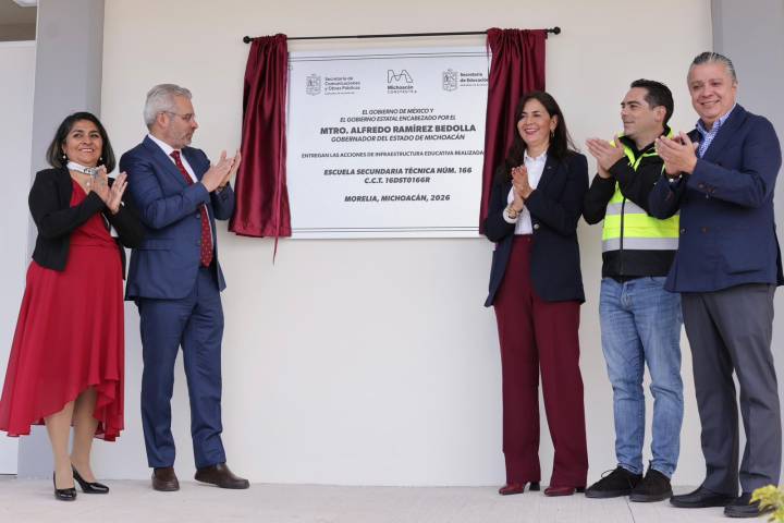 Inaugura Bedolla nuevas instalaciones de Secundaria Técnica 166 en Morelia