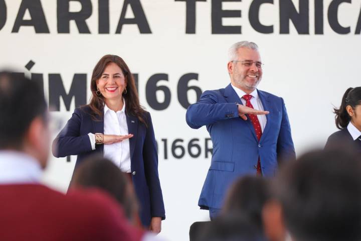 Se dignifican escuelas en todo Michoacán con 2 mil 200 mdp: Gabriela Molina