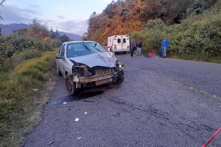 Muere motociclista tras choque contra un auto la Zitácuaro-Toluca