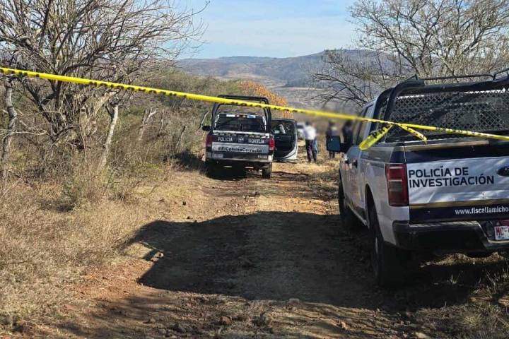 Hallan a hombre calcinado y auto abandonado en brecha cercana a la Morelia-Chiquimitío