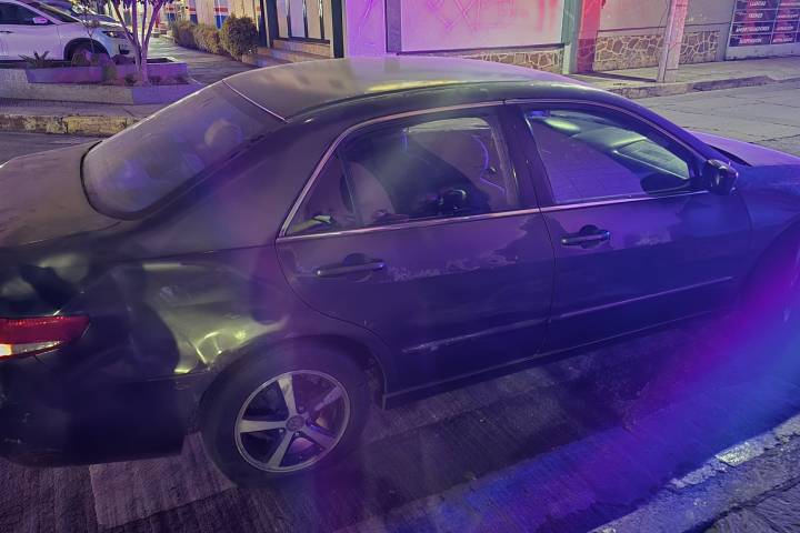 Choque de moto y auto deja un adolescente lesionado en la colonia El Duero
