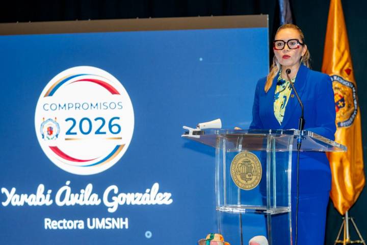 A doblar el paso convoca Yarabí Ávila al funcionariado nicolaita; Gabinete cierra filas con la rectora