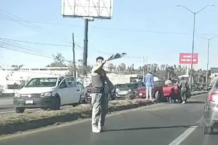 Choque entre 2 vehículos deja un herido en la avenida Morelos Norte de Morelia