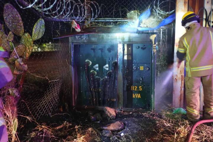 Arde transformador de la CFE en Calzada La Huerta, Morelia