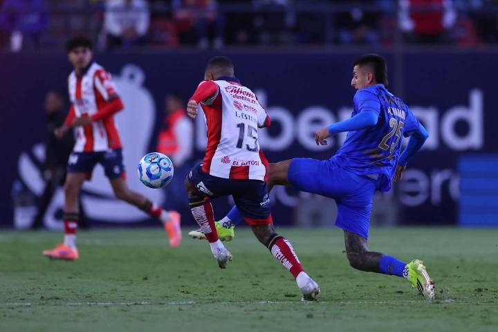 Polémico triunfo de Chivas