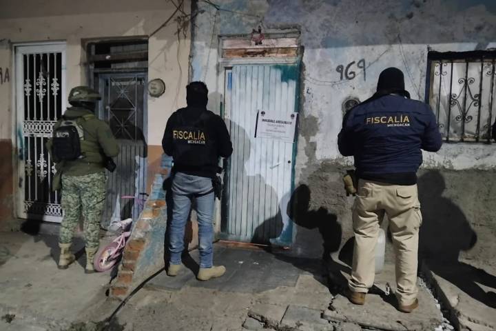 Cumplimenta FGE orden de cateo en un domicilio de Zamora, y asegura narcótico