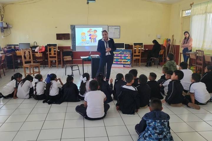 Realiza FGE capacitación en materia de violencia familiar y escolar en primaria de Tingambato