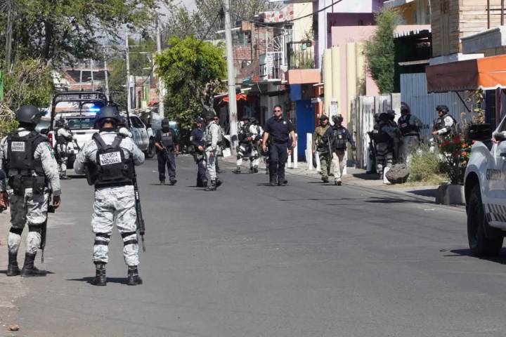 Con armas largas delincuentes se enfrentan contra la Guardia Nacional; hay un abatido