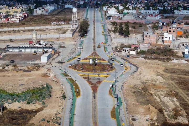 ¡Adiós a los baches! Bedolla proyecta más de 50 años de duración a la av. Amalia Solórzano