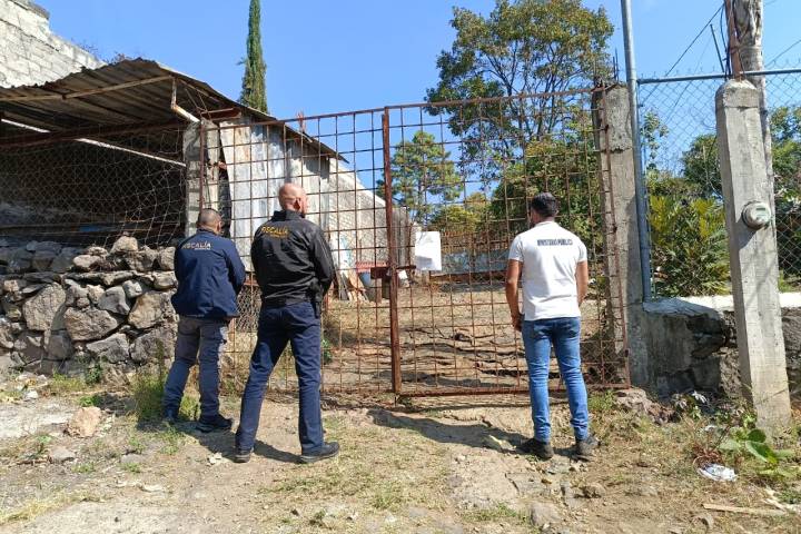 Durante cateo en Uruapan, asegura FGE droga, arma de fuego y una motocicleta; hay un detenido