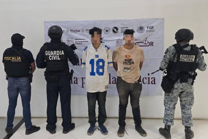 Tras operativo en Uruapan, rescatan a dos personas privadas de la libertad y detienen a dos implicados