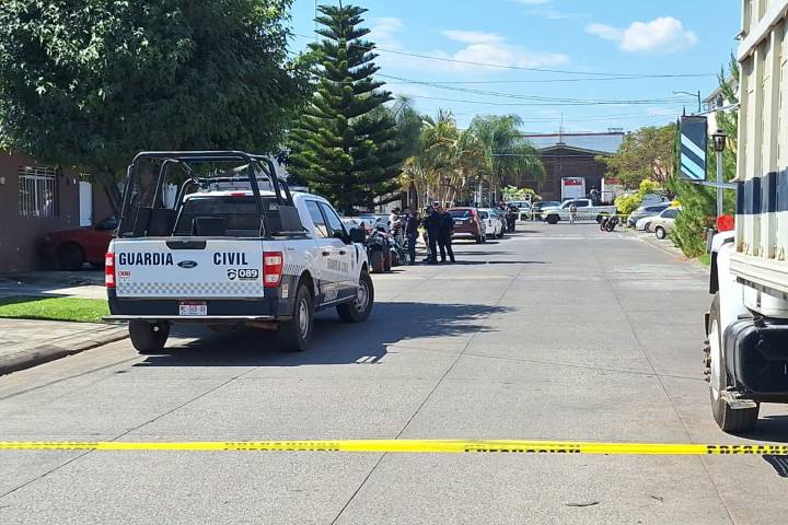 Era ex oficial de Tránsito el motociclista asesinado por fuera del colegio Nelson Mandela, de Uruapan