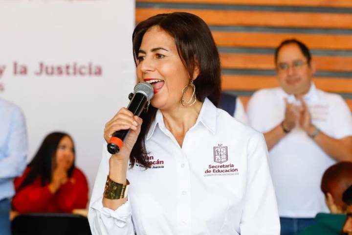 En unidad, se entregan 25 % de tarjetas de la Beca Gertrudis Bocanegra: Gabriela Molina