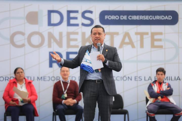 FGE fortalece la cultura de ciberseguridad con más de 3 mil 400 estudiantes en Chilchota y Zamora