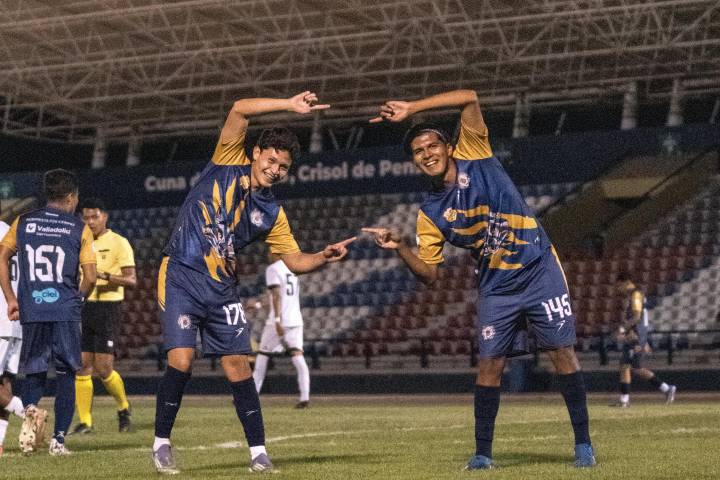UMSNH golea a Halcones