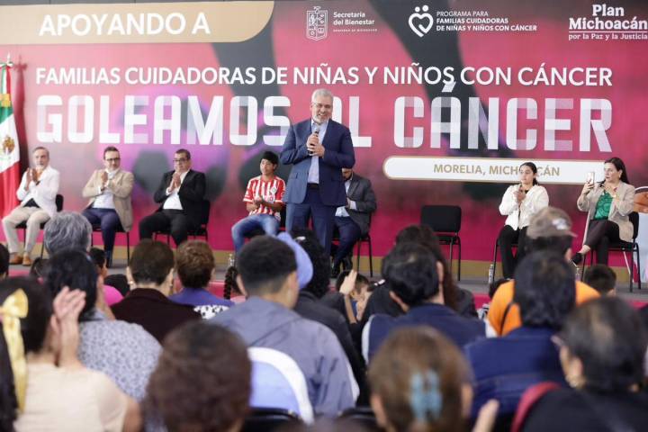 Programa "Familias Cuidadoras" ha apoyado a 780 niñas y niños con cáncer: Bedolla