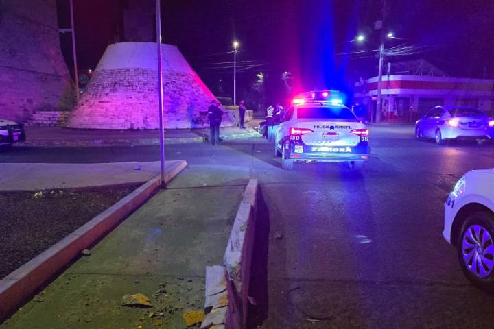 Alcoholizada choca camioneta en Zamora y es requerida por la policía