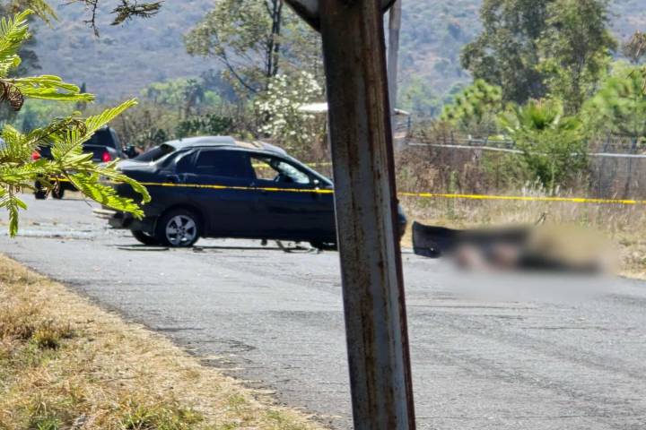 Volcadura automovilística deja un muerto y dos lesionados en Tacícuaro