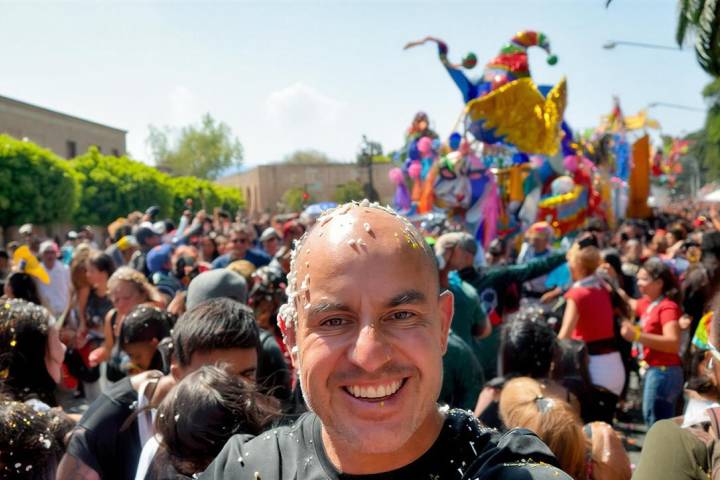 Adolfo Torres destaca el valor social y cultural del Carnaval del Torito de Petate en Morelia