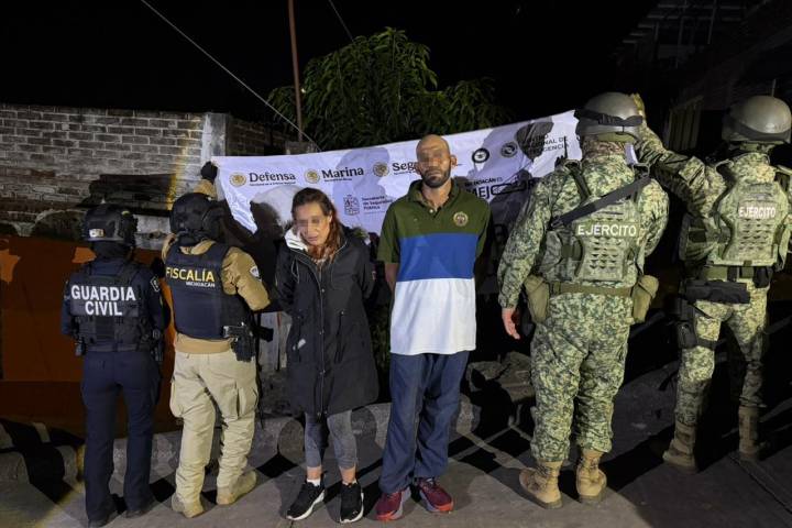 FGE con apoyo de SSP y DEFENSA ejecuta cateo en Uruapan; aseguran droga y detienen a dos personas